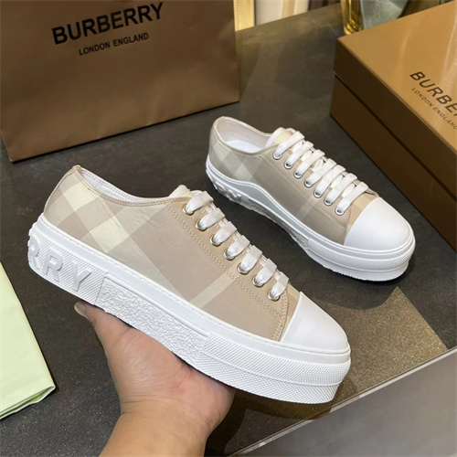 Burberry Shoes-W-0113