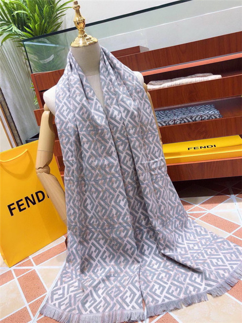 FENDI Scarve-030