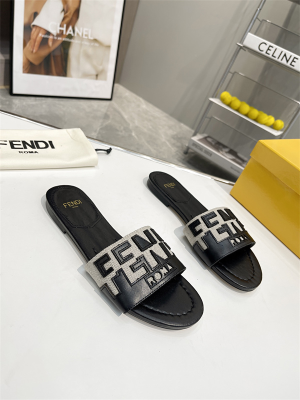FENDI Sandal-W-141