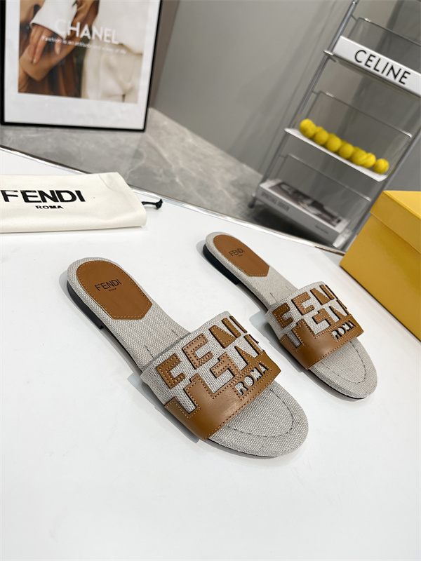 FENDI Sandal-W-142