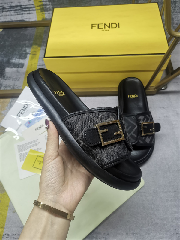 FENDI Sandal-W-155