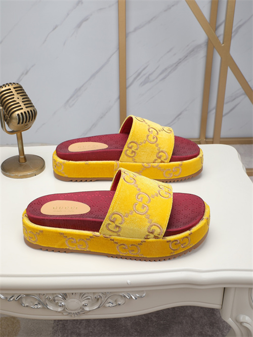 Gucci Sandal(2)-M-930