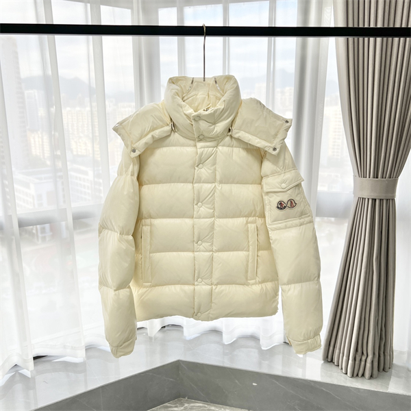 Moncler Down Jacket-M-109