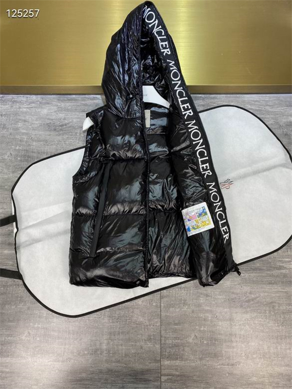 Moncler Down Jacket-M-093