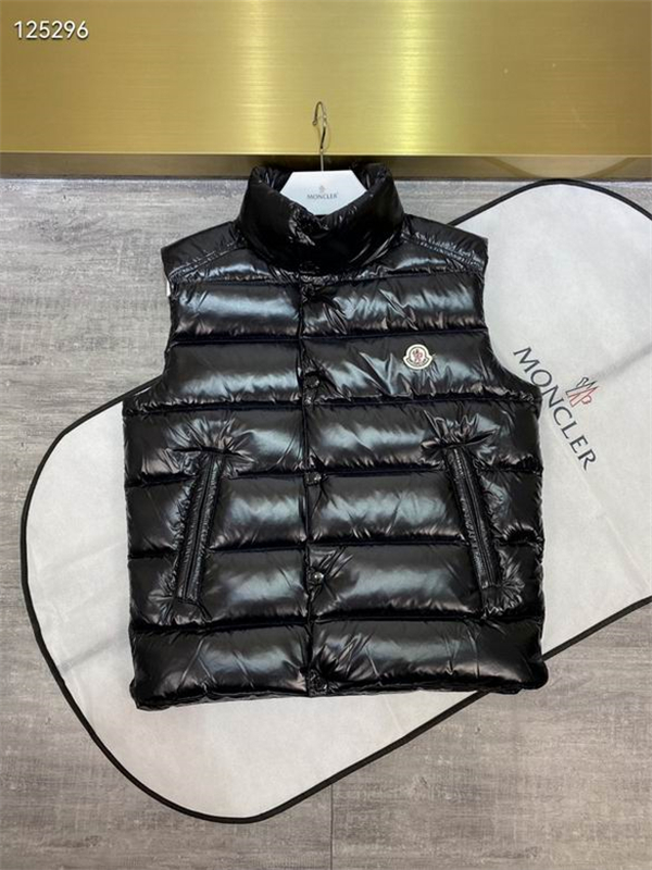 Moncler Down Jacket-M-095